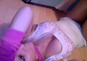 Arielle, 22, California | Flirty Adult Profile for Older Men