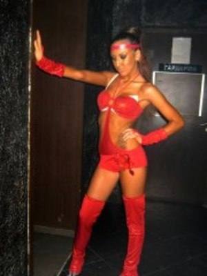 Chat with Daniela (28) | California Casual Partners