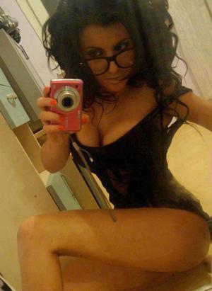Elba from New Jersey is looking for adult webcam chat