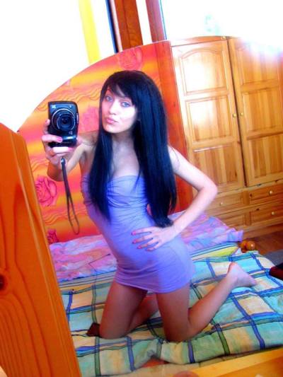 Dominica from San Marino, California is looking for adult webcam chat