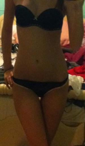 Idella from Huntington, Indiana is looking for adult webcam chat
