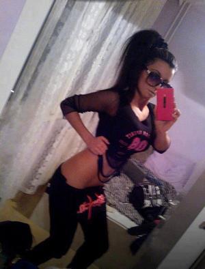 Adah from Shell Lake, Wisconsin is looking for adult webcam chat