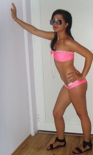 Mariam from Michigan is looking for adult webcam chat