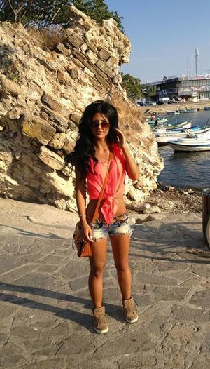 Meet local singles like Tia from Pennsylvania who want to fuck tonight