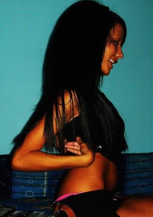 Claris from Bradford, Rhode Island is looking for adult webcam chat