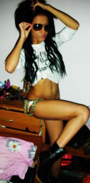 Looking for local cheaters? Take Angelique from North Dakota home with you