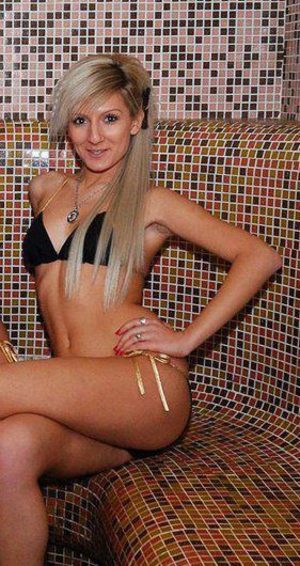 America from Alaska is looking for adult webcam chat