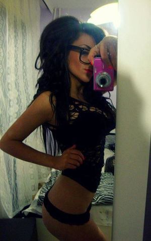 Ainsley is a cheater looking for a guy like you!