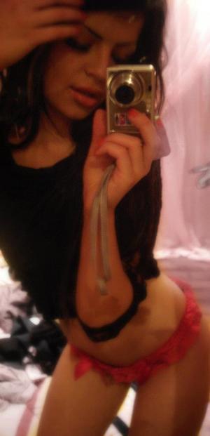 Lynnette from Chatom, Alabama is looking for adult webcam chat