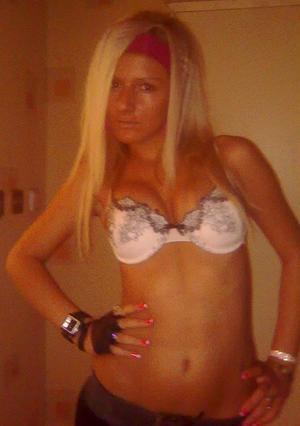 Jacklyn from Bowman, North Dakota is looking for adult webcam chat