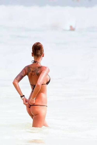 Ashleigh from Ohio is interested in nsa sex with a nice, young man