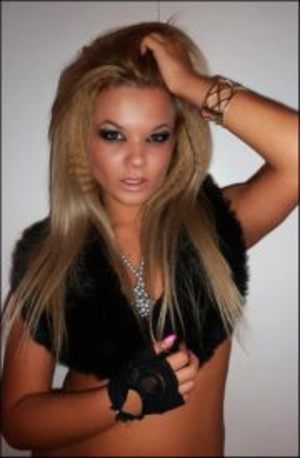 Julianne from Texas is interested in nsa sex with a nice, young man