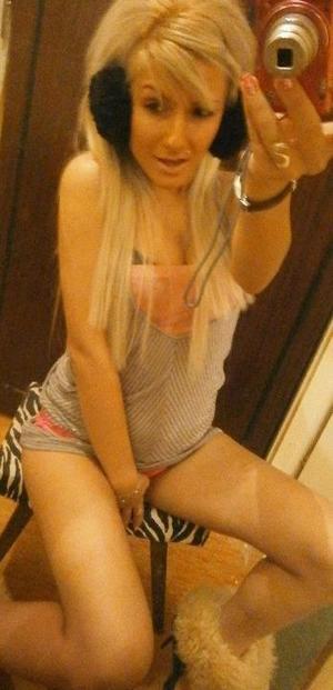 Looking for girls down to fuck? Corrine from Florida is your girl