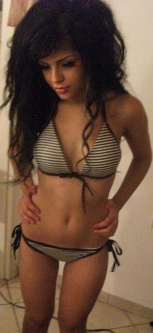 Carolina from California is looking for adult webcam chat