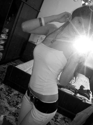 Iesha from Kentucky is looking for adult webcam chat