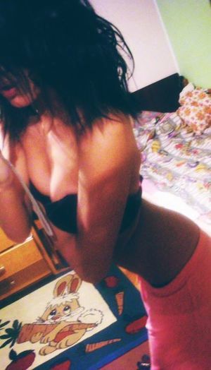 Jacklyn from Dighton, Kansas is looking for adult webcam chat