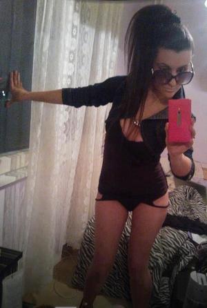 Jeanelle from Lewes, Delaware is looking for adult webcam chat