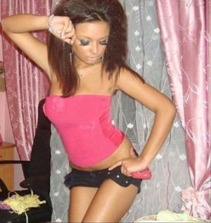 Rosalinda from Waianae, Hawaii is looking for adult webcam chat