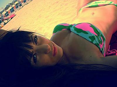 Looking for local cheaters? Take Joelle from Florida home with you
