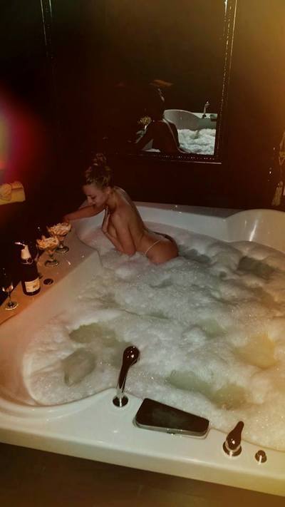 Looking for girls down to fuck? Evelynn from Ontario is your girl
