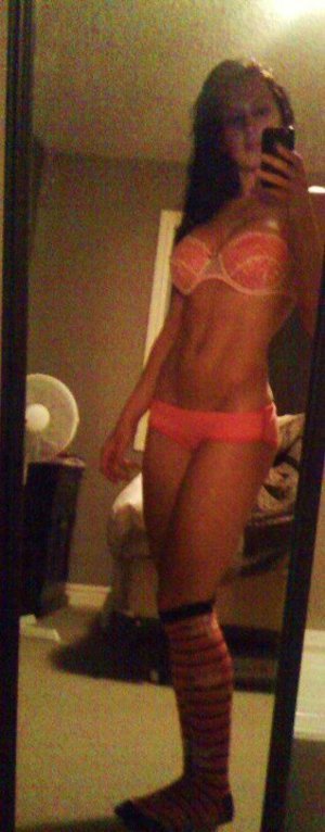 Lita from Busby, Montana is looking for adult webcam chat