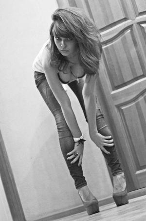 Emmalee from Pennsylvania is looking for adult webcam chat